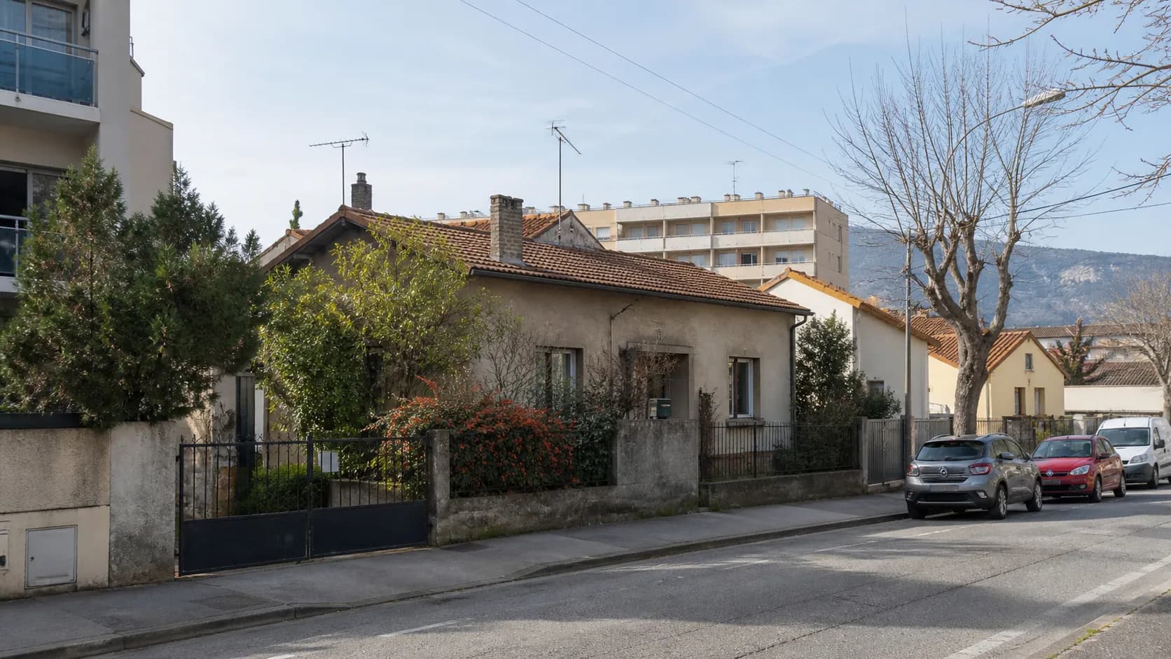 Maison et terrain situés dans un secteur soumis au droit de préemption urbain